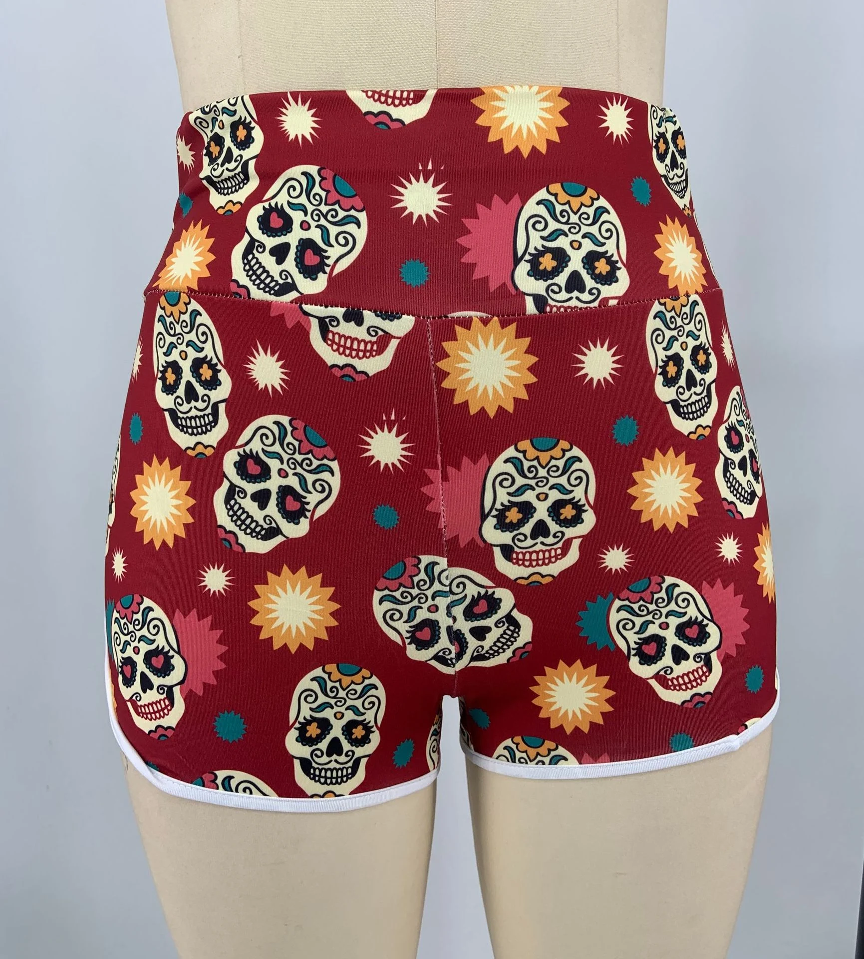 Yoga shorts met schedelprint voor dames. Ademende en comfortabele sportkleding. Perfect voor je workouts en dagelijkse activiteiten. Unieke en moderne stijl. — foto 10