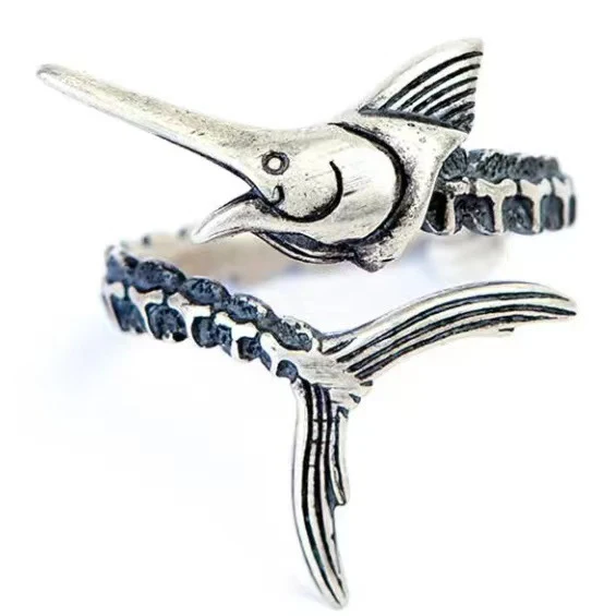 Bague Rétro Argent Large Poisson Volant. Affirmez votre style avec ce bijou unique et captivant, idéal pour ajouter une touche d'originalité. — photo 1