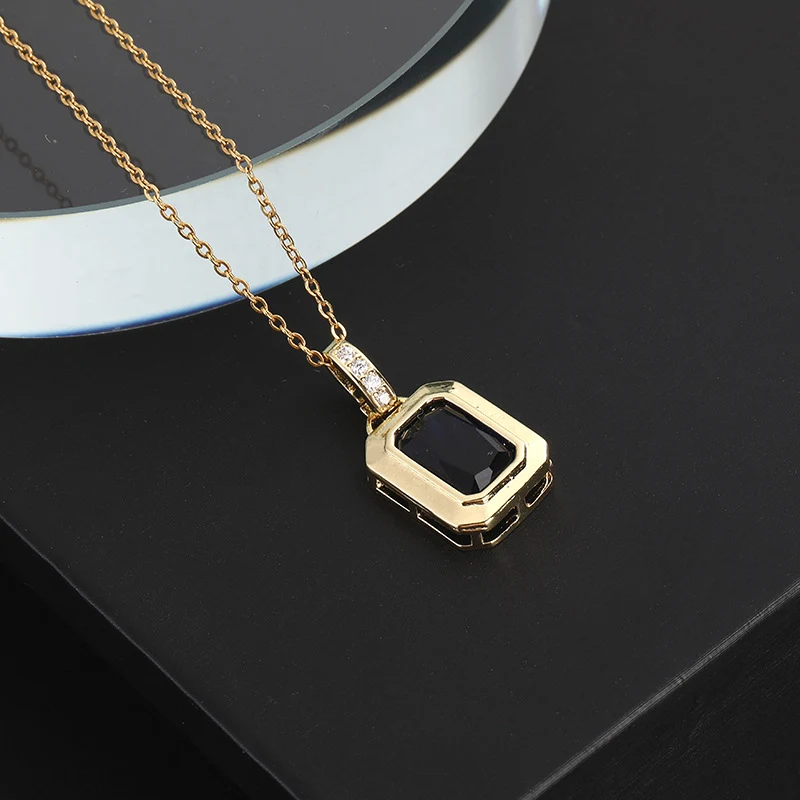 Colar RETRO geométrico com zircônia colorida, ideal para mulheres. Adicione um toque vibrante ao seu visual com este colar que realça seu estilo e personalidade. — foto 4