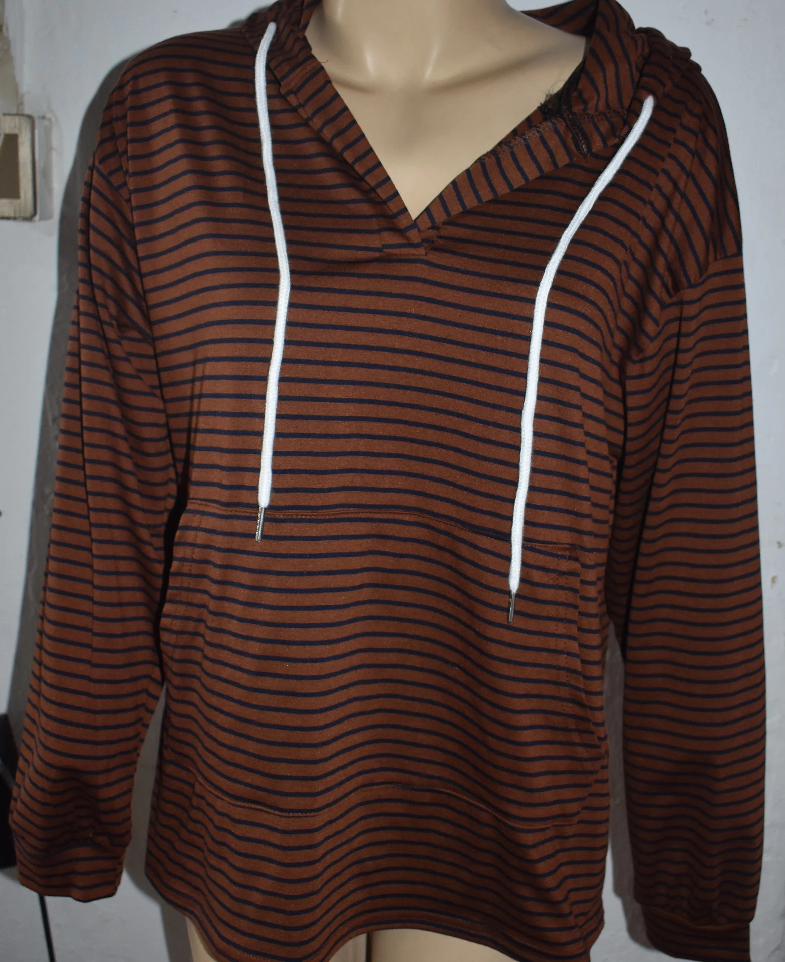 Suéter solto de roupas femininas listradas — foto 2