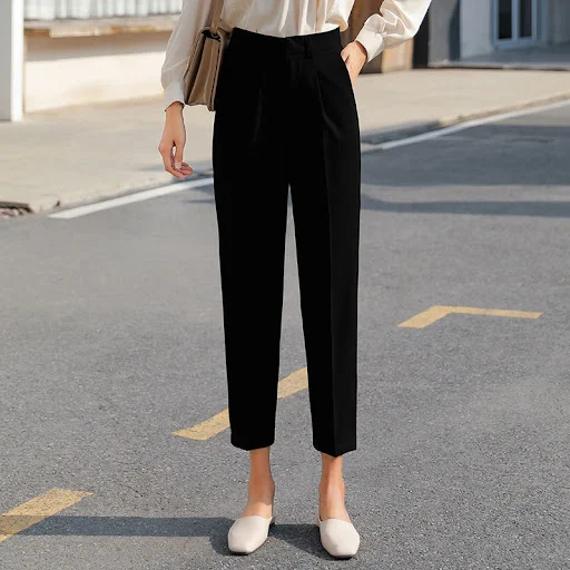 Title 3, Nine-point high-waisted black slim pleated ciga...