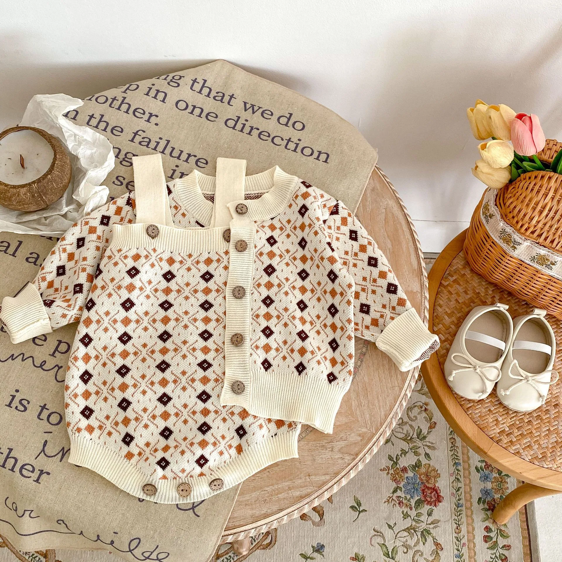 Macacão com Alças de Tricô Jacquard Rhombus, Terno Elegante e Confortável, Perfeito para um Visual Sofisticado — foto 4