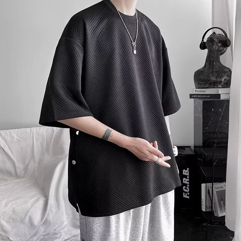 Camiseta Waffle Masculina Manga Curta Solta Conforto e Estilo para o Verão Tecido Leve e Respirável Caimento Perfeito Visual Despojado — foto 7