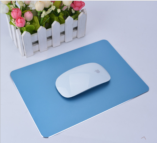 Title 2, Mouse pad in lega di alluminio per gaming e lav...