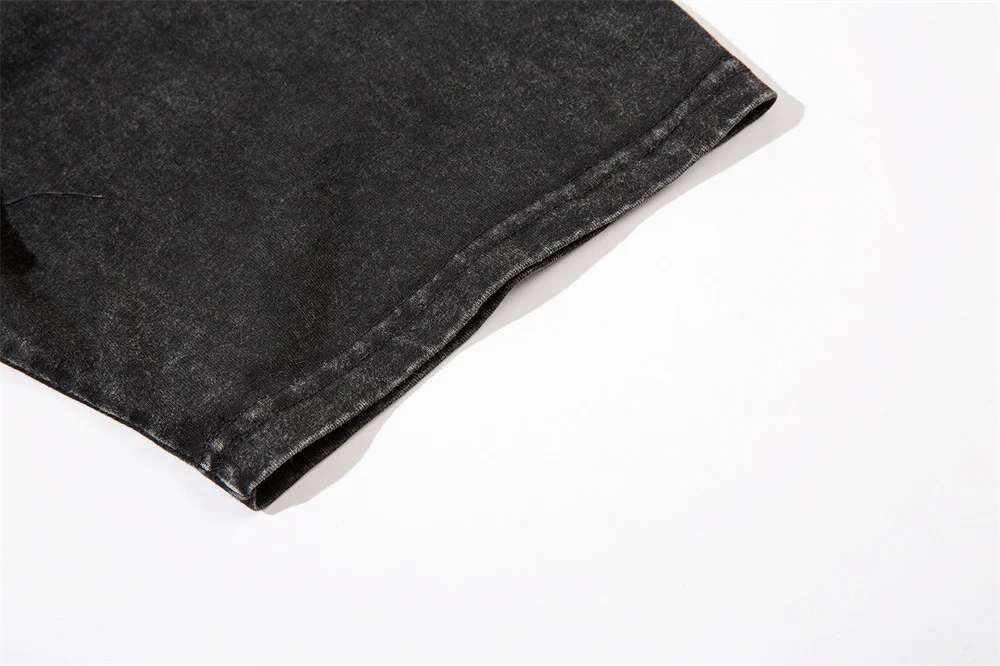 Camiseta masculina de rua com visual desgastado, folgada e desbotada. Conforto e estilo para um look moderno e despojado. — foto 2