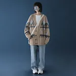 Suéter cardigan masculino com decote em V estilo étnico. Conforto e estilo em uma só peça. Ideal para um visual casual e moderno com toque cultural. — foto 2