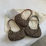 Bolsa Pequena com Estampa de Leopardo Retrô Feminina Texturizada Ombro Único Charmosa para Looks Modernos e Despojados Perfeita para o Dia a Dia — foto 4