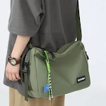 Bolsa de ombro esportiva feminina de viagem e lazer, com grande capacidade para levar tudo que você precisa em suas aventuras e esportes. — foto 1