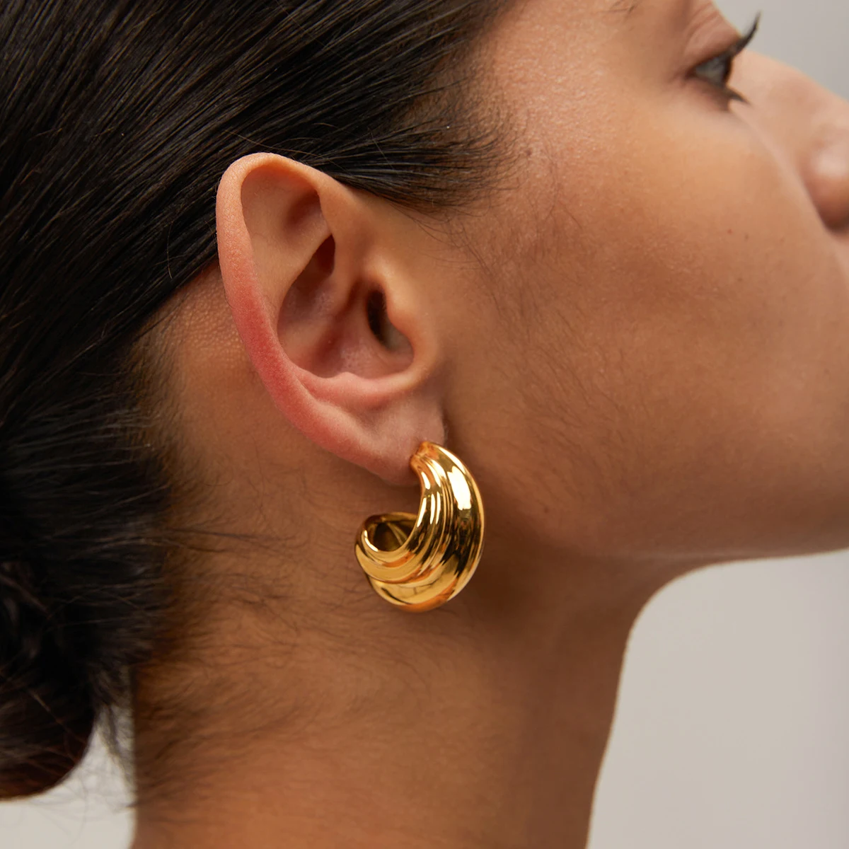 Title 6, Brincos em C de aço inoxidável dourado 18K