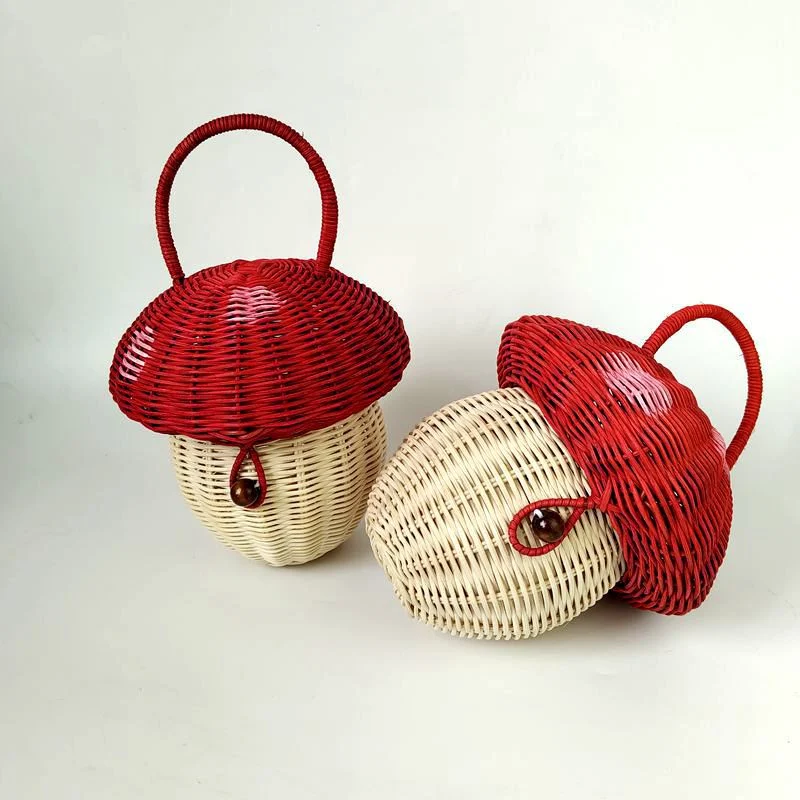 Bolsa de mão artesanal em formato de cogumelo, tecida com videira. Leve seus pertences com charme e um toque natural inconfundível. — foto 3