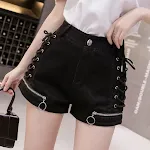 Casual denim shorts met middelhoge taille en slanke pasvorm. Comfortabele en modieuze shorts, perfect voor warme dagen. — foto 1