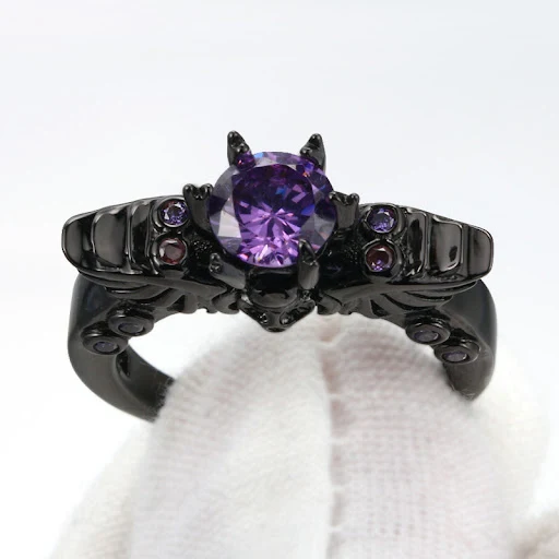 Title 2, Anel vintage esmalte preto com zircônia roxa e ...