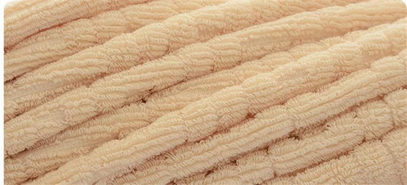 Title 4, Three sets of Great Wall grid bath towels offer...