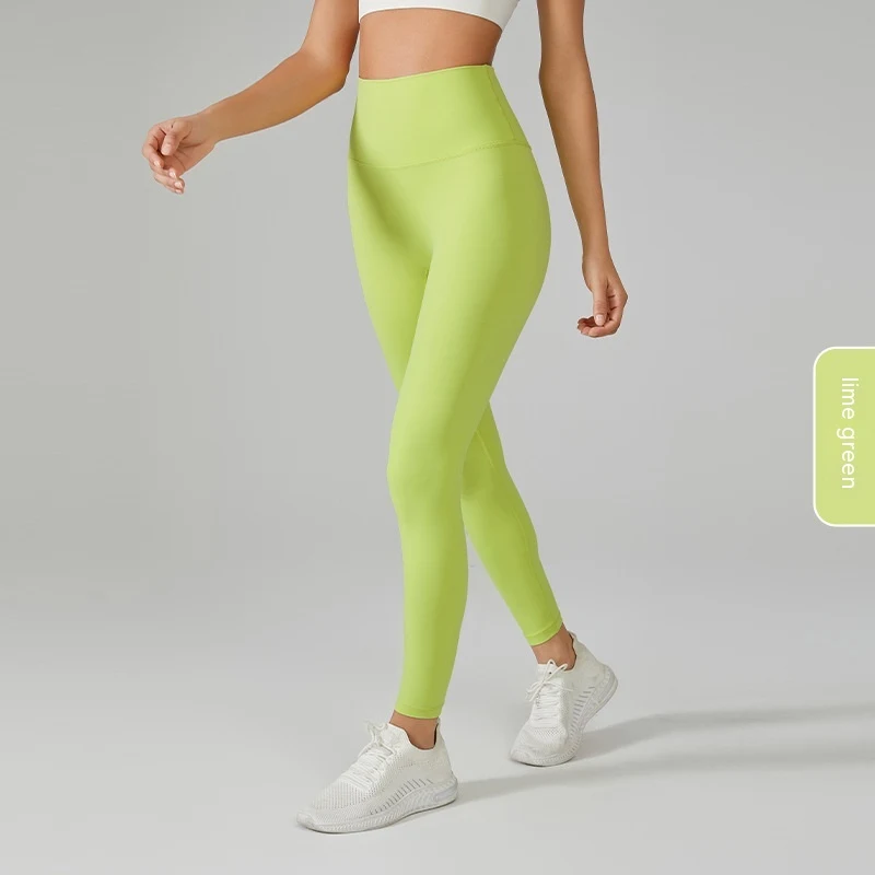 Leggings esportivas femininas de ioga de alta elasticidade. Proporcionam conforto e liberdade de movimento durante seus treinos e atividades físicas. — foto 12