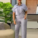 Terno de moda com camisa e calças de perna larga. Elegância e conforto em uma única peça, perfeito para diversas ocasiões. — foto 21