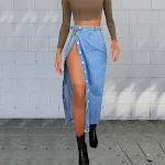Falda vaquera casual europea y americana con abertura en la cadera, perfecta para un look moderno y cómodo. Ideal para cualquier ocasión. — foto 3