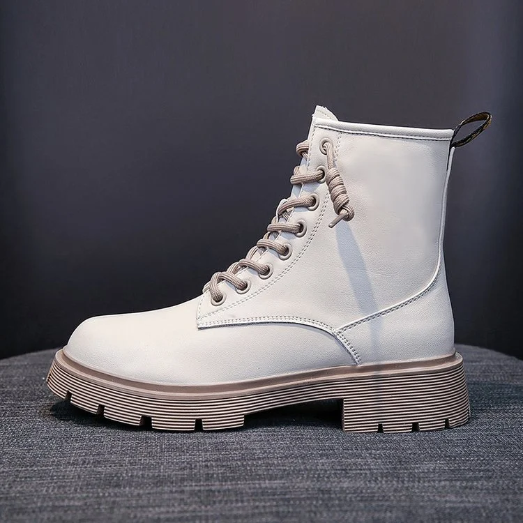 Botas femininas de moda estilo britânico, tendência. Calçados modernos e elegantes para um visual sofisticado e moderno, ideais para qualquer ocasião. — foto 1