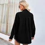 Camicia in denim da donna con vestibilità ampia, collo a revers e tasche con paillettes, un top alla moda per ogni look. — foto 5