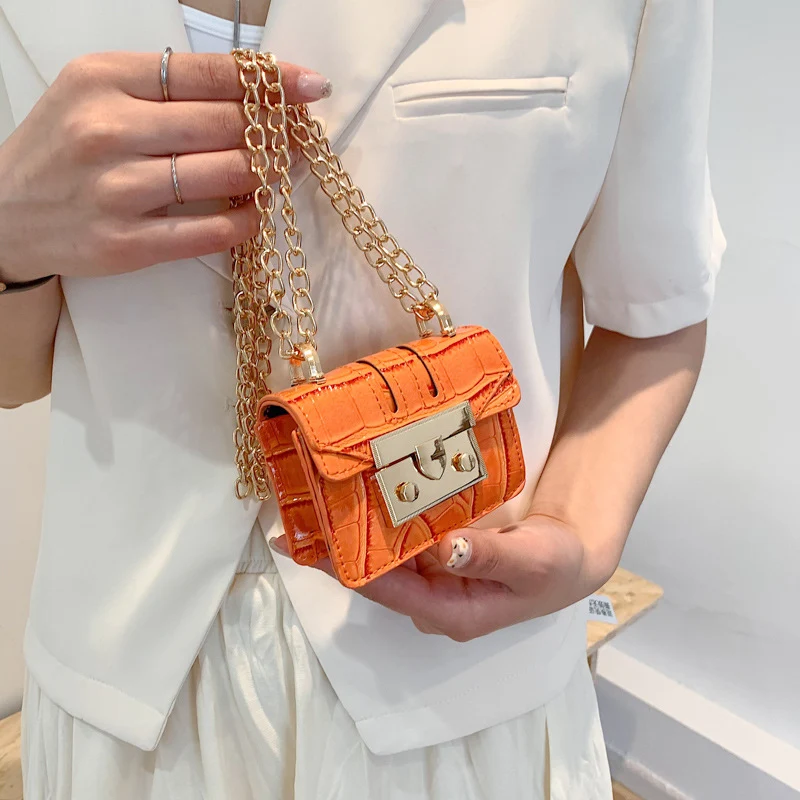 Nova Bolsa Mensageiro Corrente de Moda em Couro Envernizado Tendência Ideal para Looks Fashion e Elegantes Perfeita para o Dia a Dia e Festas — foto 7