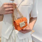 Nova Bolsa Mensageiro Corrente de Moda em Couro Envernizado Tendência Ideal para Looks Fashion e Elegantes Perfeita para o Dia a Dia e Festas — foto 7