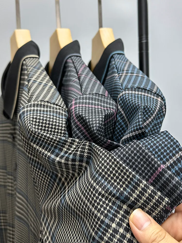 Polo estivo sottile senza cuciture per uomo di mezza età, mezza manica, colletto, stampa a quadri, camicia comoda e fresca per papà. — foto 3
