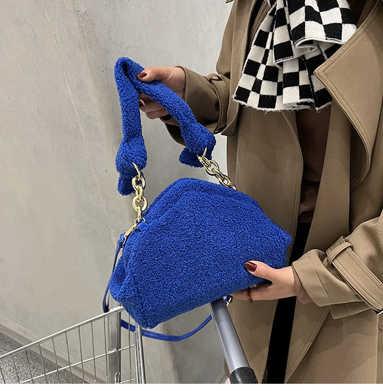 Bolso bandolera para mujer de lana de cordero, dos compartimentos, un solo hombro, ideal para uso diario, elegante y práctico. — foto 6