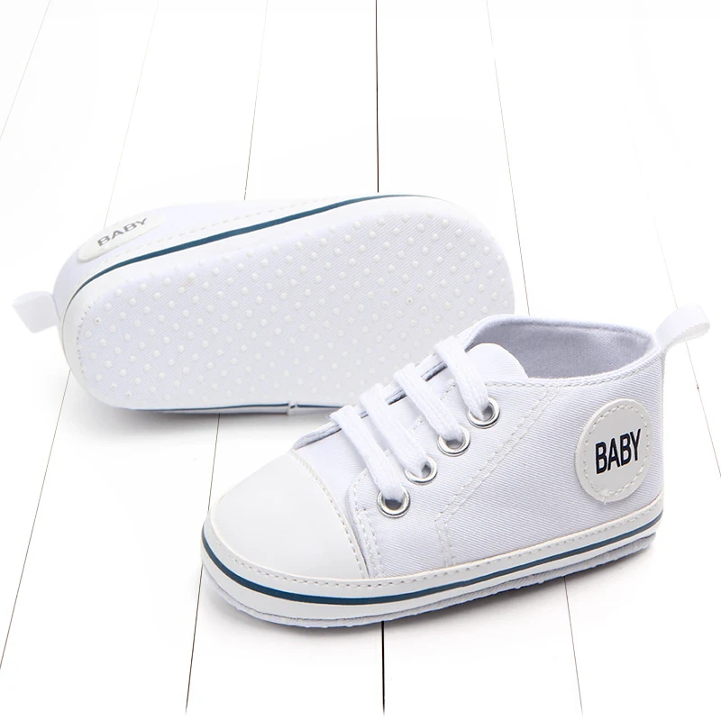 Weiche Babyschuhe für die ersten Schritte, atmungsaktiv und flexibel. Fördern die natürliche Fußentwicklung, bieten Komfort und Bewegungsfreiheit. — foto 8