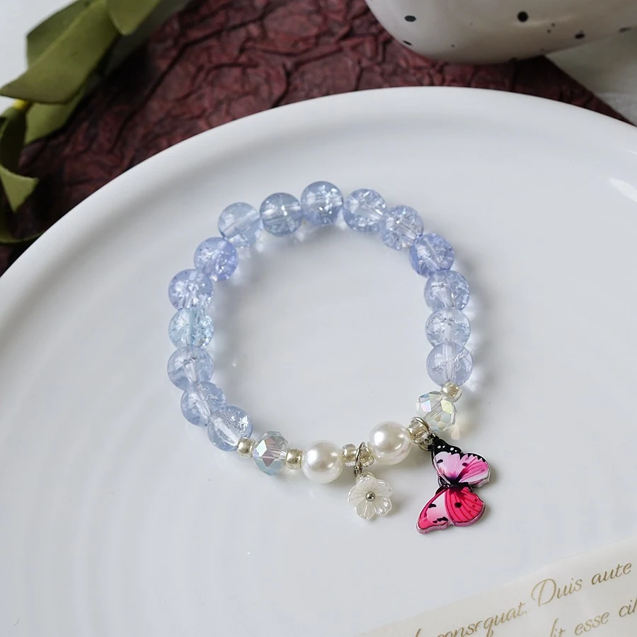 Pulseira feminina com contas de pérolas e cristais, um acessório elegante e brilhante para complementar qualquer look, ideal para eventos especiais e festas. — foto 30
