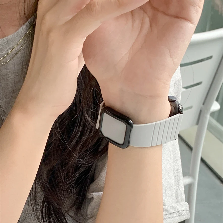 Starlight Color Magnetic Silicone Strap Sports Comfortable. Enjoy a secure and stylish fit during your workouts and dail — photo 2
