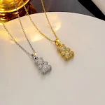 Colar feminino elegante de aço titânio com urso de zircônia. Joia fashion que adiciona charme e sofisticação a qualquer look, perfeito para mulheres modernas. — foto 8