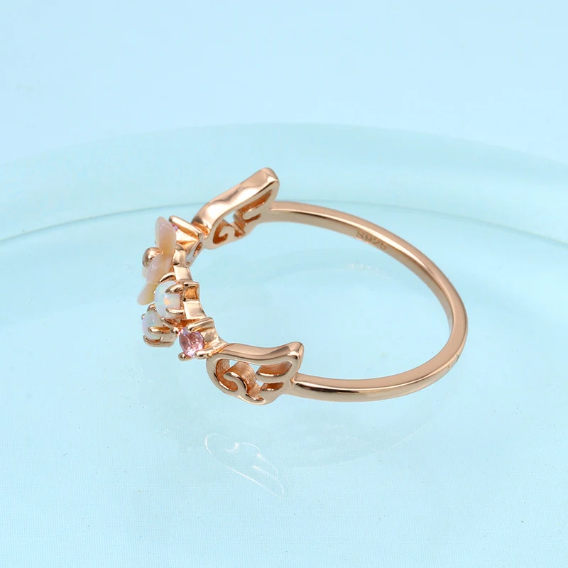Anel Flor de Opalina Concha, Beleza Natural, Joia Feminina, Presente Ideal, Brilho Sutil e Sofisticado, Perfeito para Todas as Ocasiões, Design Único. — foto 3