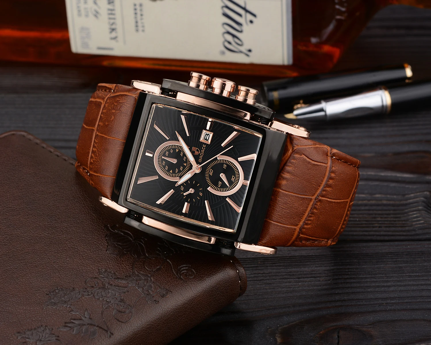 Relógio de cinto quadrado de couro masculino Design elegante e sofisticado para homens. Relógio de pulso com pulseira de couro, mostrador quadrado e estilo atemporal. — foto 5
