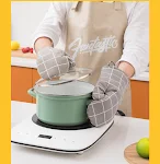 Luvas de forno resistentes ao calor para assar com segurança. Proteção ideal para suas mãos. — foto 1