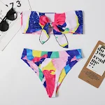 Maiô feminino com estampa de biquíni dividido popular, perfeito para praia e piscina. Conforto, estilo moderno e design atraente. — foto 4
