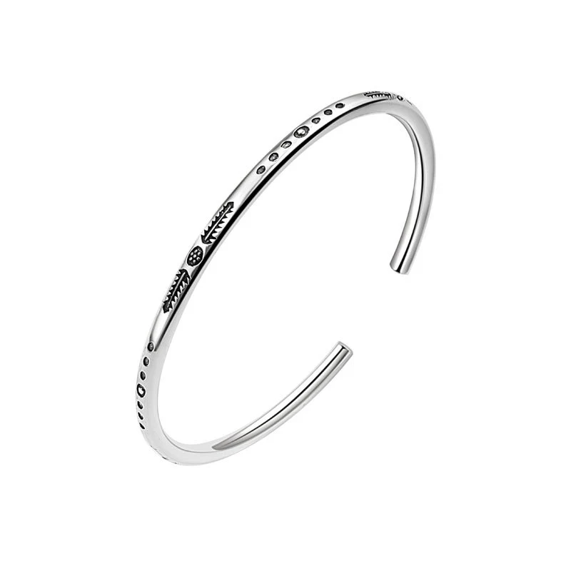 Pulseira vintage tailandesa de prata com totem de pena, estrela e lua aberta, um amuleto único e elegante. — foto 3
