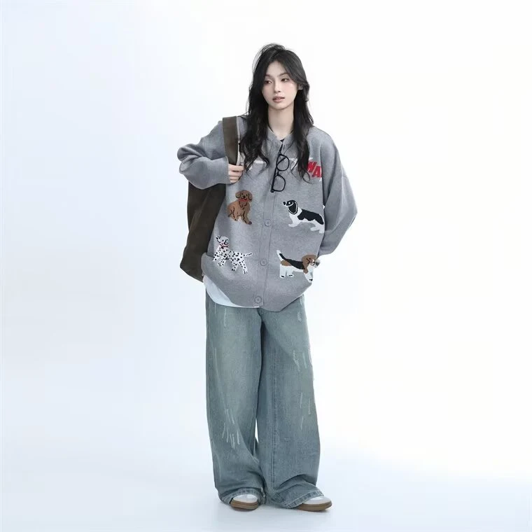 Cardigã de malha cinza americano feminino com gola redonda. Conforto e elegância para diversas ocasiões. — foto 1