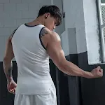 Regata masculina casual sem mangas em formato de "I", ideal para exercícios e atividades físicas. Confortável, leve e respirável. — foto 5