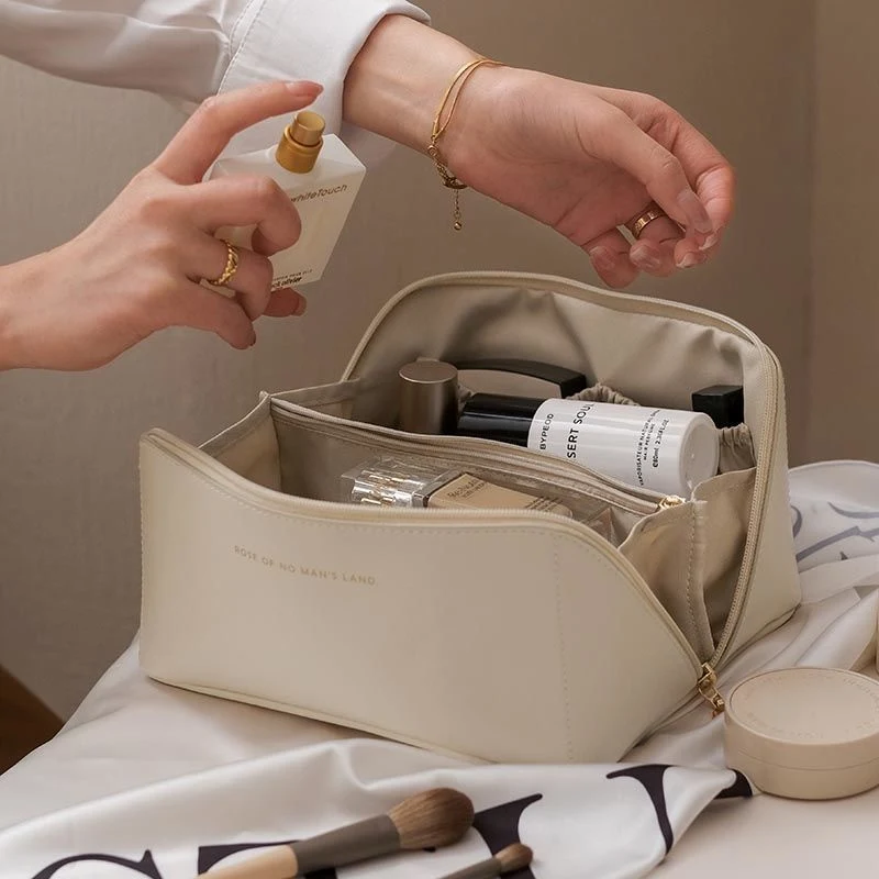 Bolsa de armazenamento de maquiagem de viagem de grande capacidade. Organize seus cosméticos com estilo e praticidade em qualquer lugar. — foto 1