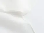 Camisa feminina solta com efeito drapeado branco e elegante — foto 12