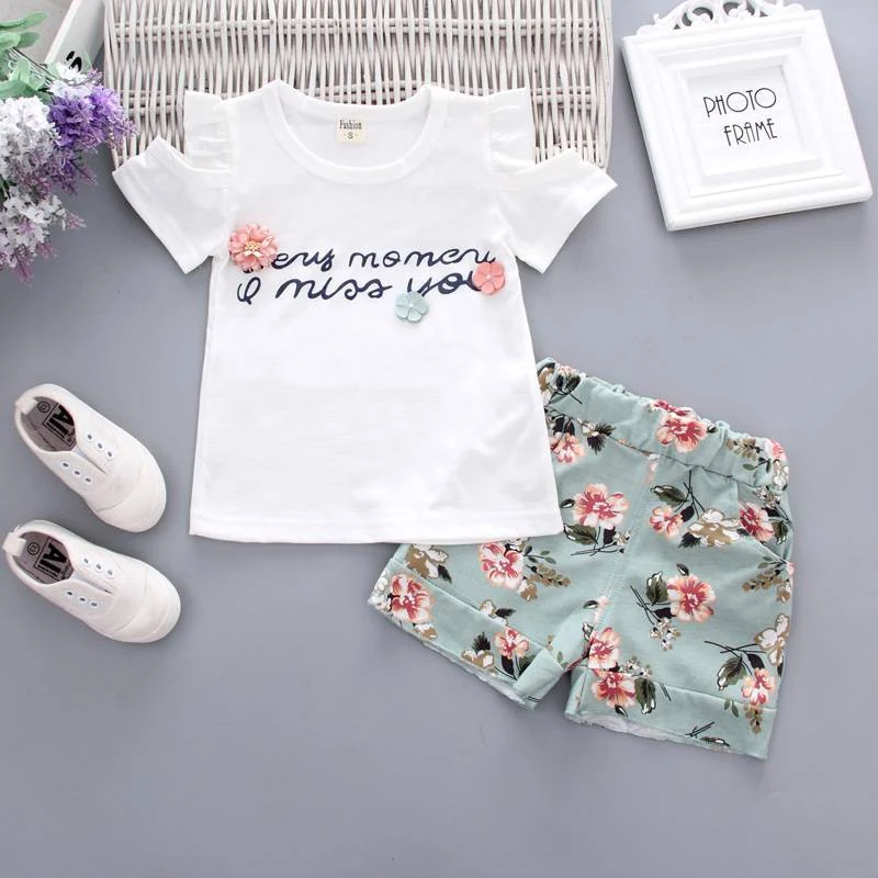 Conjunto fofo de manga curta para bebê menina. Roupa infantil estilosa e confortável para o dia a dia. Perfeito para um visual adorável e prático. — foto 3