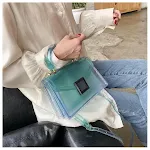 Material plástico transparente fosco. Perfeito para projetos que exigem translucidez suave. Oferece leveza, resistência e permite a difusão da luz. — foto 18