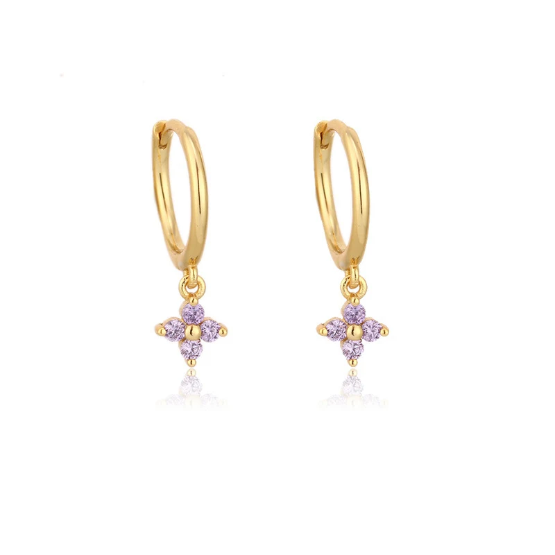 Brincos geométricos de flor com strass multicoloridos. Adicione brilho e estilo a qualquer look com esses brincos deslumbrantes. — foto 11