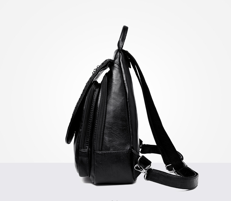 Mochila de couro macio trançado. Elegância e praticidade no seu dia a dia. Confortável e espaçosa para transportar seus pertences com estilo e segurança. — foto 6