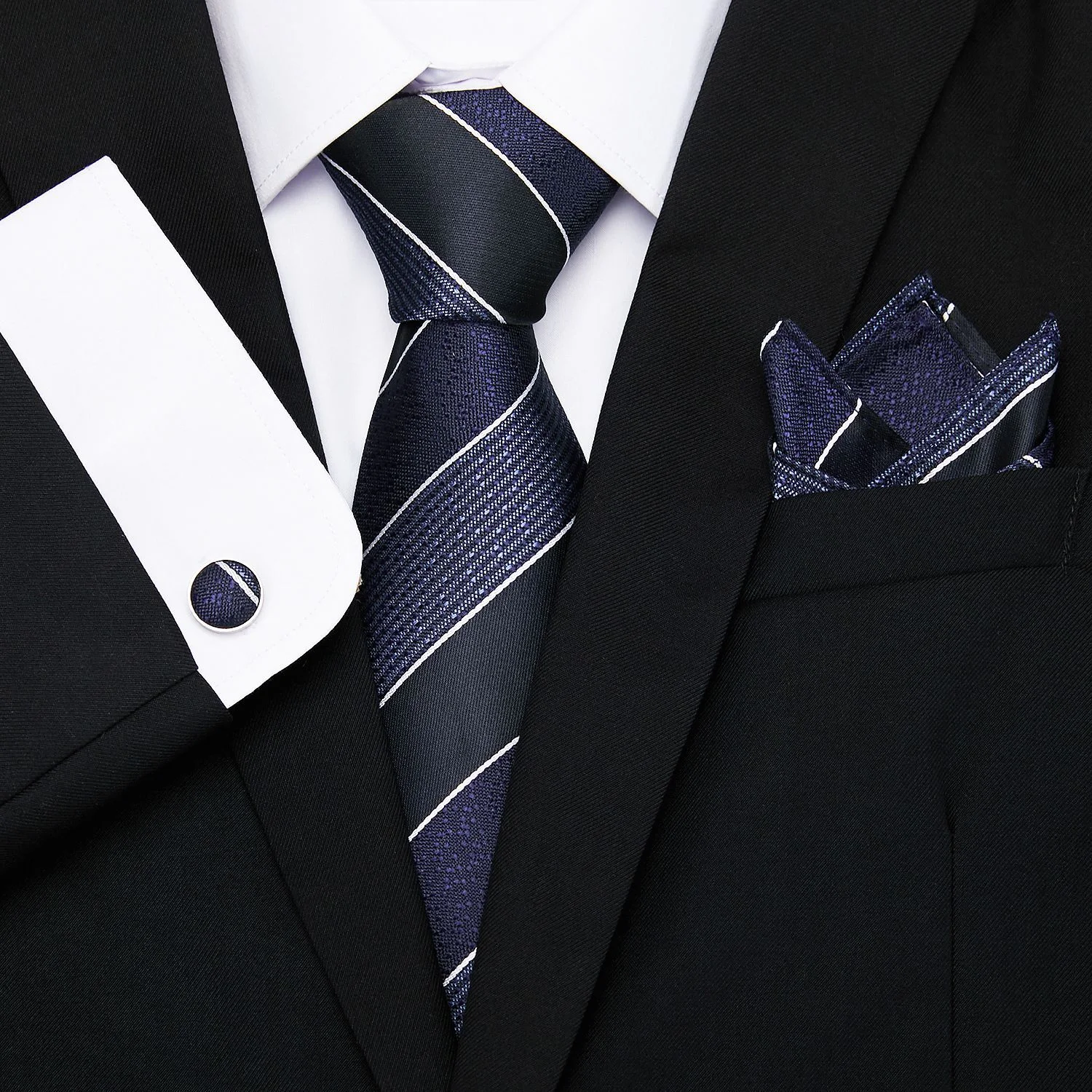 Terno de três peças com gravata de 8cm da Série Flores Listradas. Elegância e estilo para ocasiões especiais. Destaque-se com este traje exclusivo. — foto 16
