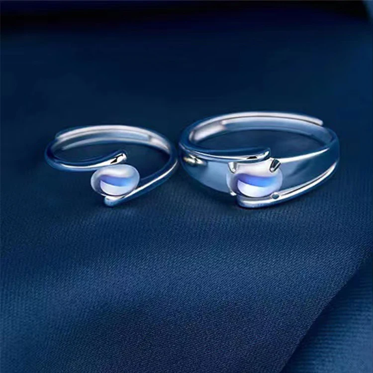 Anéis de casal em design exclusivo com pedra da lua, par masculino e feminino. Ideal para celebrar o amor e fortalecer laços. — foto 7