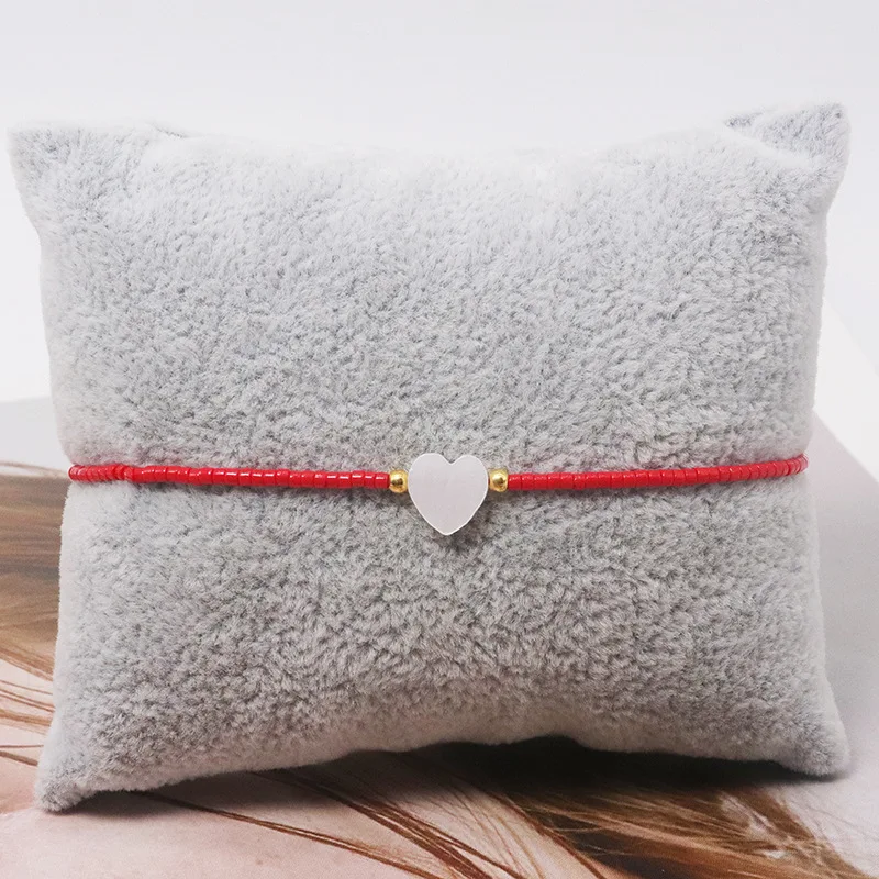 Pulseira de contas multicolorida simples e compacta com conchas naturais. Um acessório elegante e natural para o seu dia a dia. — foto 20