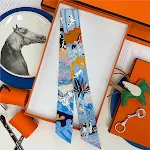 Bolsa de braço de moda com lenço de seda para um visual elegante e sofisticado. Leve seus pertences essenciais com estilo e conforto no dia a dia. — foto 11