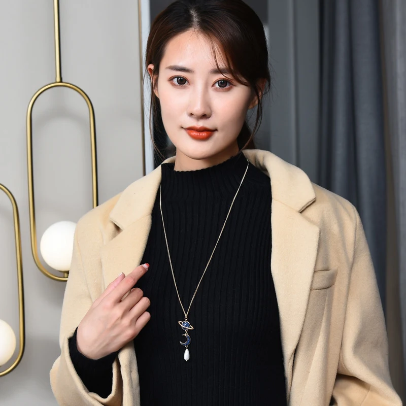 Colar longo Xingyue Cherish com pérola em gota d'água para mulheres. Elegância e charme em uma joia deslumbrante. Perfeito para complementar qualquer look. — foto 4