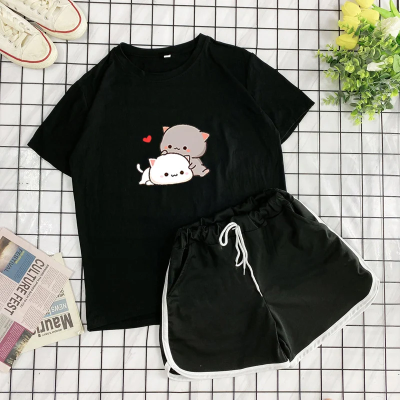 Title 9, Camiseta de estudante com gola redonda e shorts...