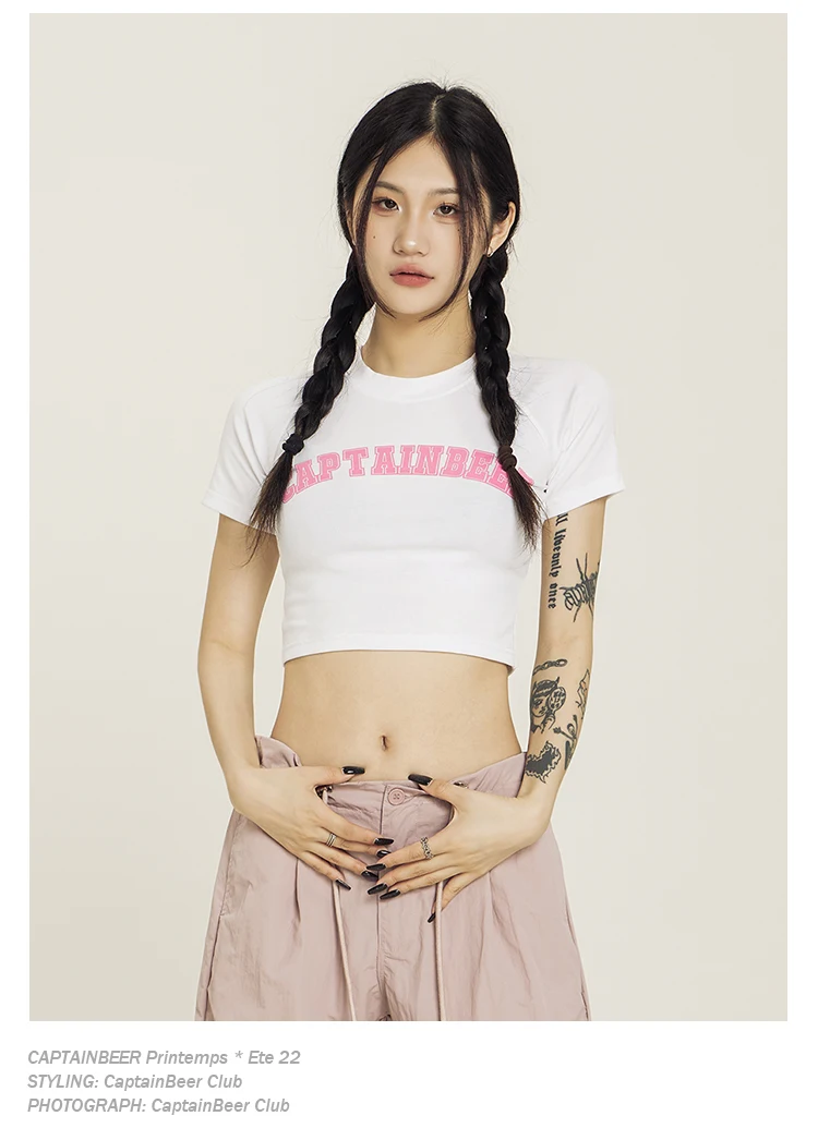 Camiseta de verano para mujer, estilo retro americano, cuello redondo, manga corta, diseño de chica sexy, corte en el ombligo, moda. — foto 4